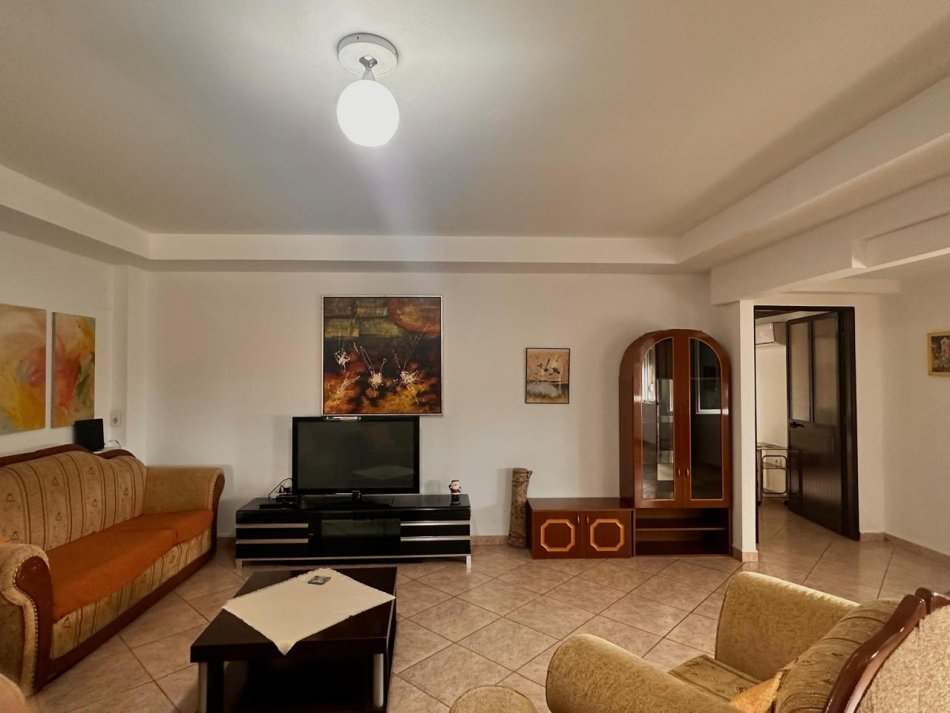 Tirane, jepet me qera apartament 3+1 , 142 m² 650 € (SELITE)