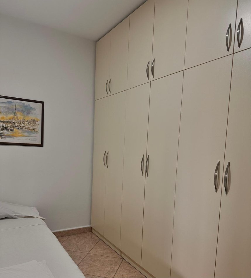 Tirane, jepet me qera apartament 3+1 , 142 m² 650 € (SELITE)
