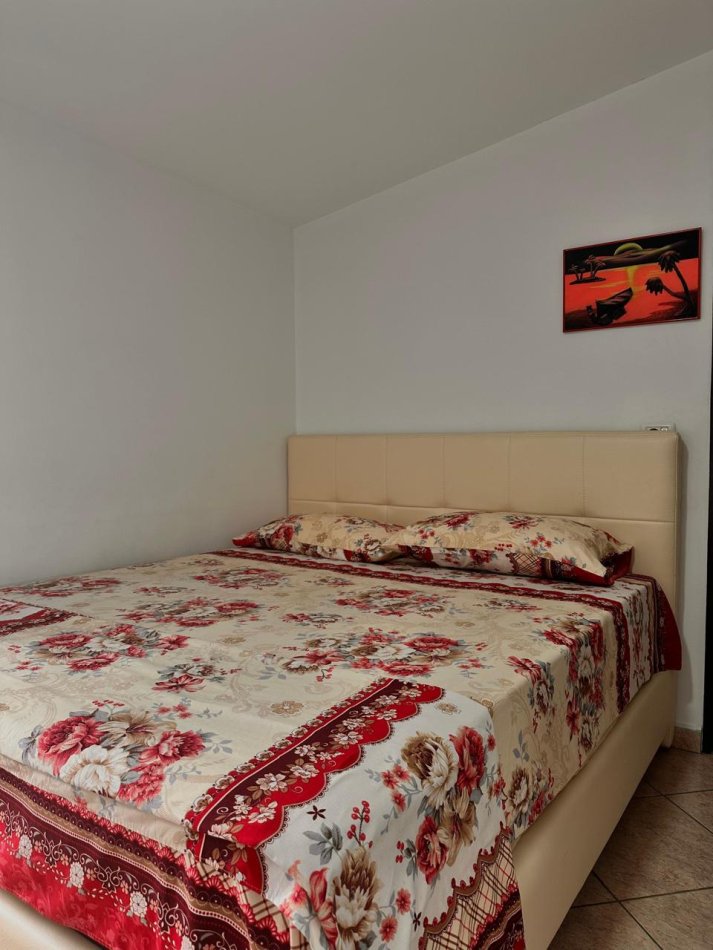 Tirane, jepet me qera apartament 3+1 , 142 m² 650 € (SELITE)