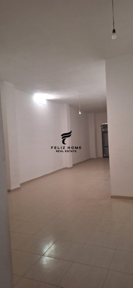 Tirane, jepet me qera dyqan Kati 0, 100 m² 900 € (5 MAJI)