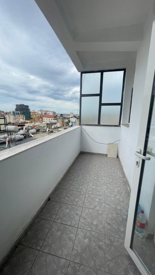 Tirane, shitet apartament 2+1 Kati 6, 88 m² 120.000 € (Rruga Bardhyl, ne Brryl)