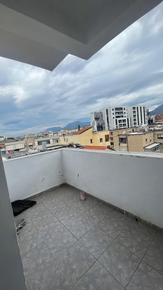Tirane, shitet apartament 2+1 Kati 6, 88 m² 120.000 € (Rruga Bardhyl, ne Brryl)