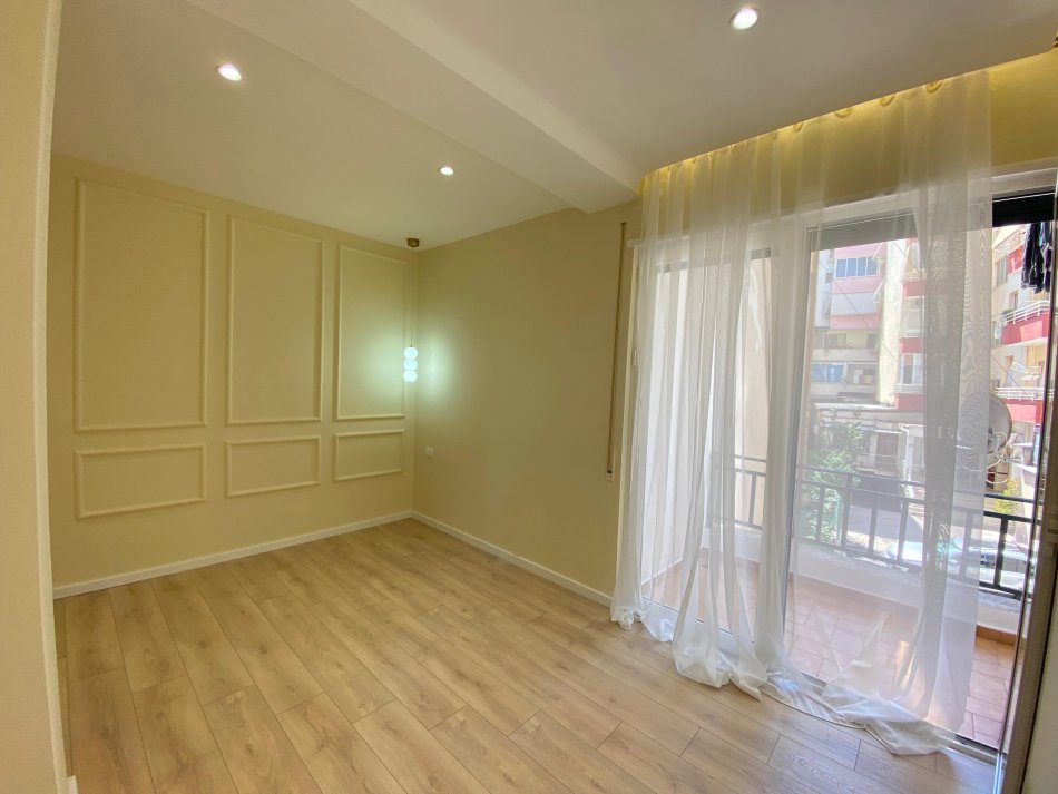 Tirane, shitet apartament 1+1 Kati 2, 55 m² 119500 € (Komuna e Parisit)