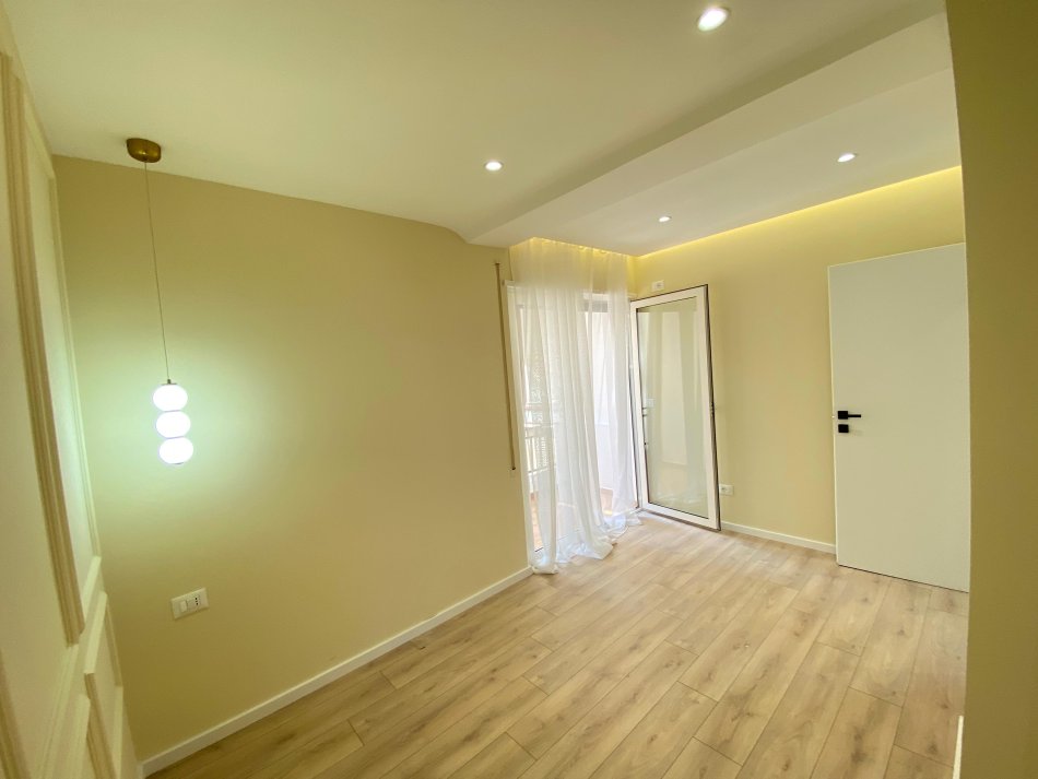 Tirane, shitet apartament 1+1 Kati 2, 55 m² 119500 € (Komuna e Parisit)
