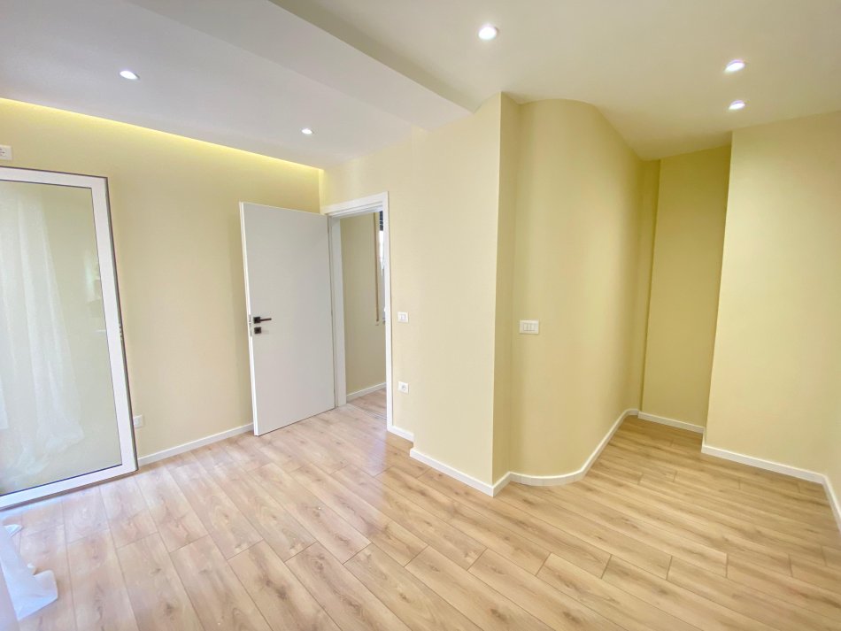 Tirane, shitet apartament 1+1 Kati 2, 55 m² 119500 € (Komuna e Parisit)