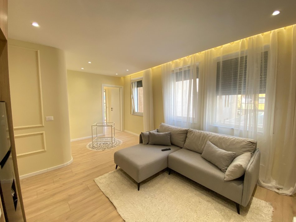 Tirane, shitet apartament 1+1 Kati 2, 55 m² 119500 € (Komuna e Parisit)