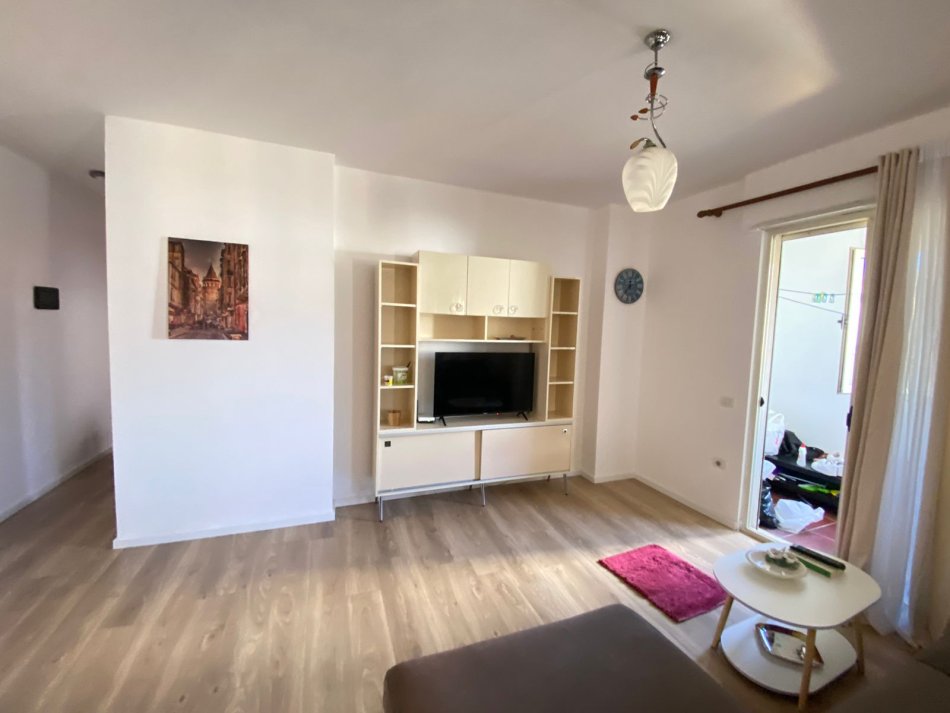 Tirane, shitet apartament 1+1 Kati 4, 96 m² 130.000 € (Kodra e Diellit)