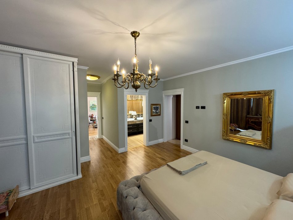 Tirane, shitet apartament 4+1 , 266 m² 750.000 € (SELVIA)