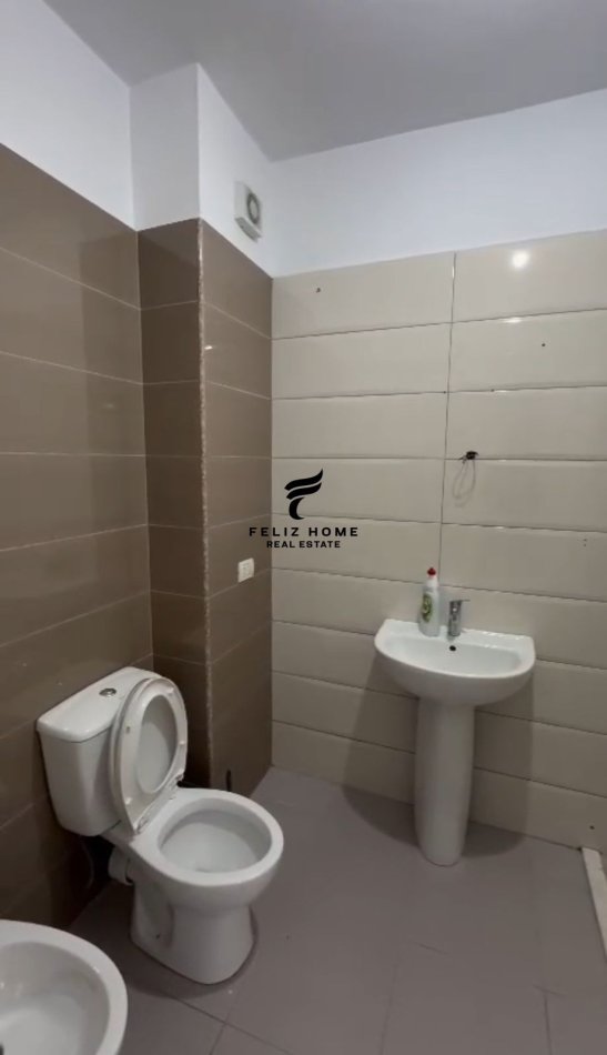 Tirane, shitet apartament 1+1+Ballkon Kati 4, 59 m² 155.000 € (KOMUNA E PARISIT)