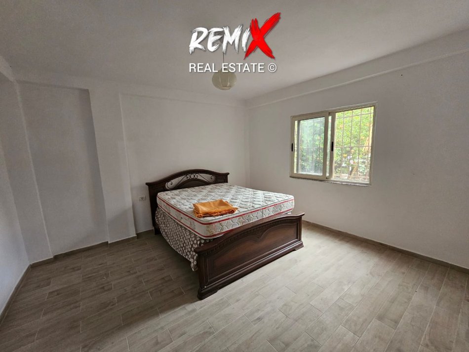 Durres, jepet me qera apartament 2+1+Ballkon Kati 1, 100 m² 300 € 