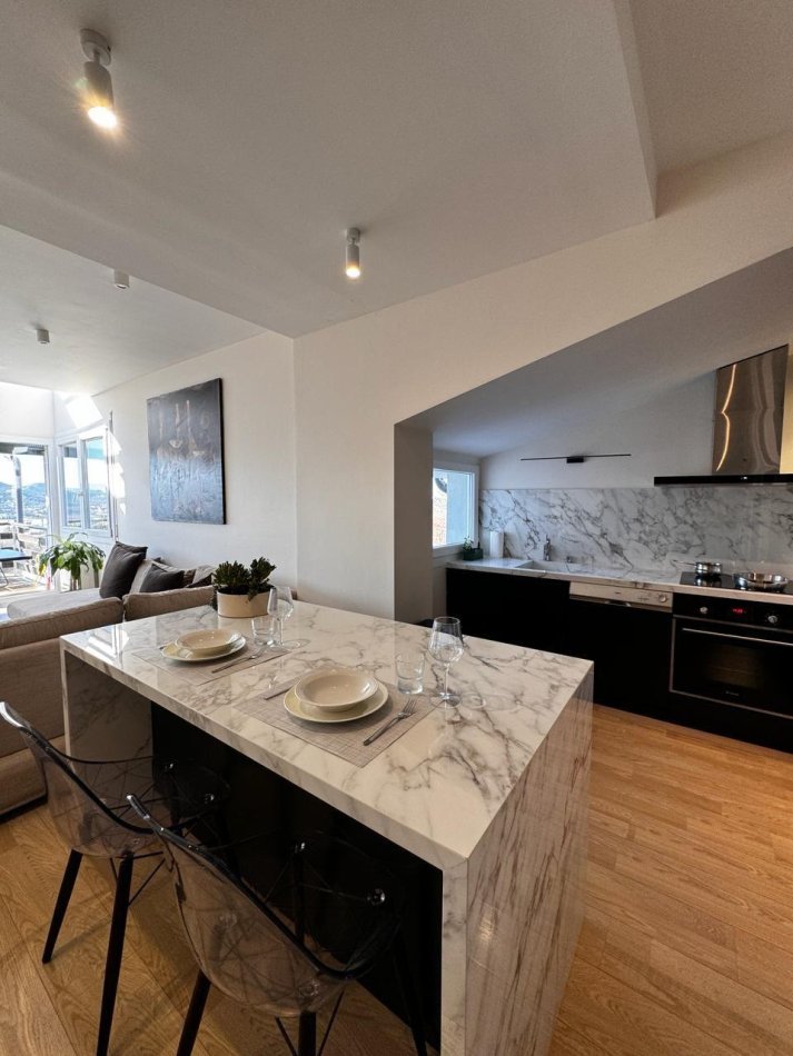 Tirane, shitet apartament 2+1+Ballkon Kati 2, 130 m² 420.000 € (Long Hill Residence, prane TEG)