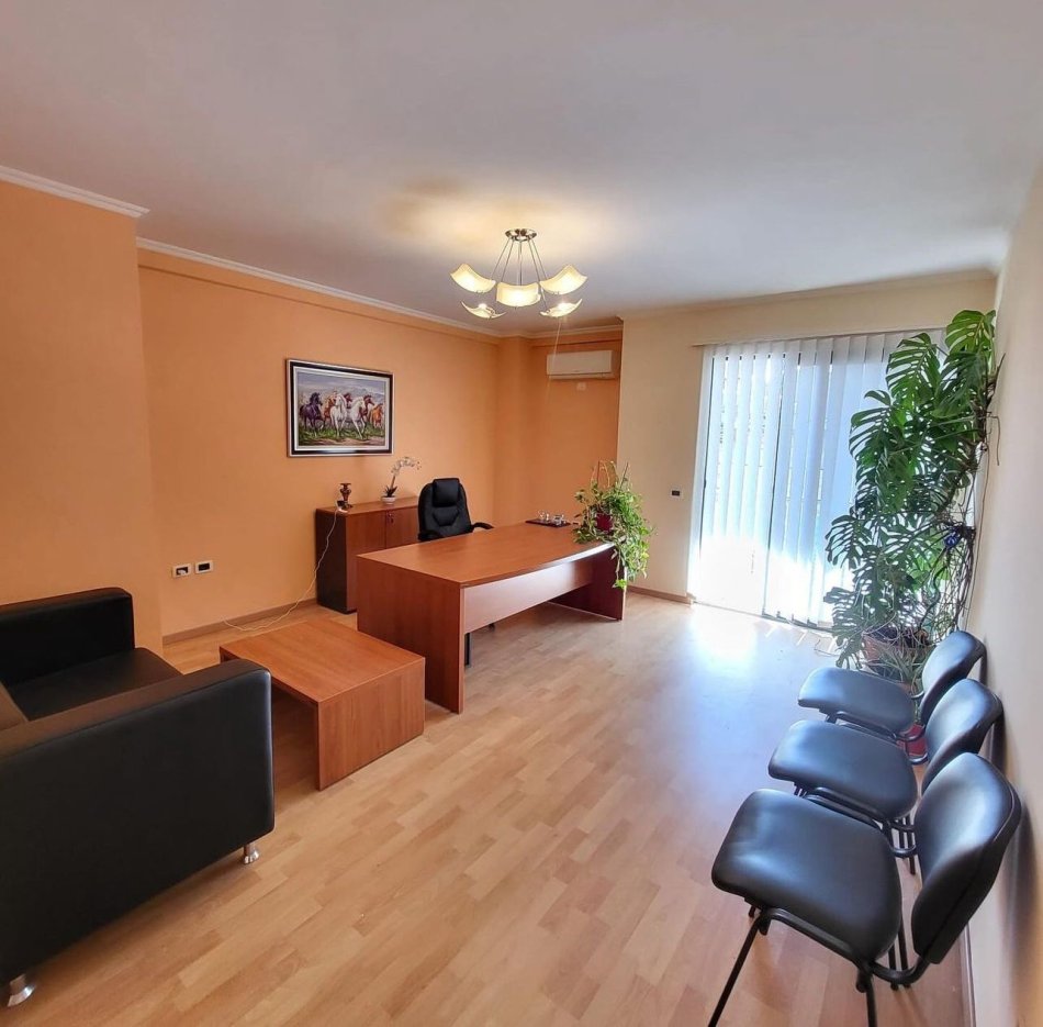 Tirane, jepet me qera apartament 1+1+Ballkon Kati 2, 70 m² 600 € (Stadiumi Dinamo)