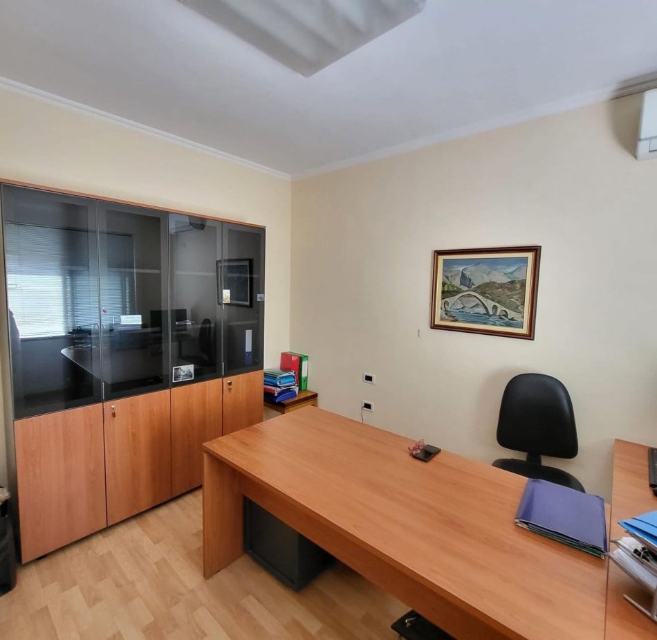 Tirane, jepet me qera apartament 1+1+Ballkon Kati 2, 70 m² 600 € (Stadiumi Dinamo)