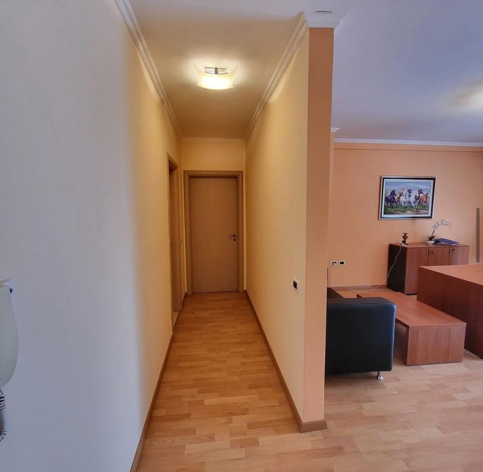 Tirane, jepet me qera apartament 1+1+Ballkon Kati 2, 70 m² 600 € (Stadiumi Dinamo)