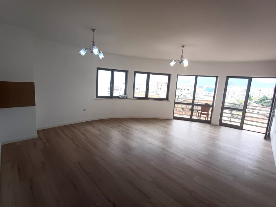 Shitet Apartament 1+1 Zogu i Zi    147.000 €