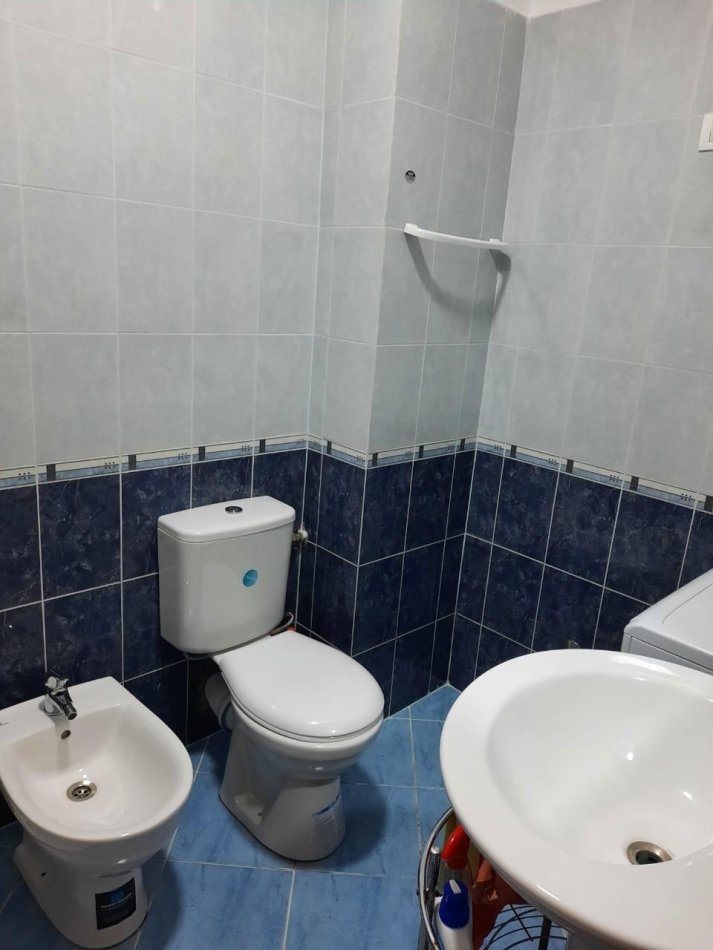 Tirane, jepet me qera apartament 1+1+Ballkon Kati 4, 70 m² 350 € (Bulevardi Migjeni)
