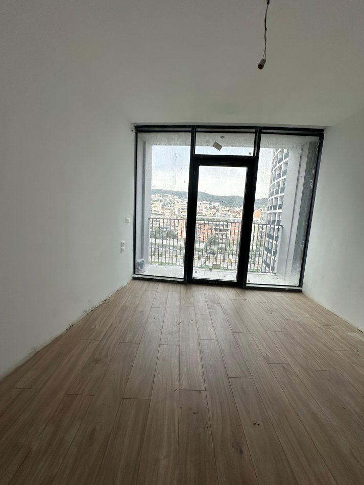 Tirane, jepet me qera apartament 1+1+Ballkon Kati 6, 70 m² 700 € (Liqeni Artificial)