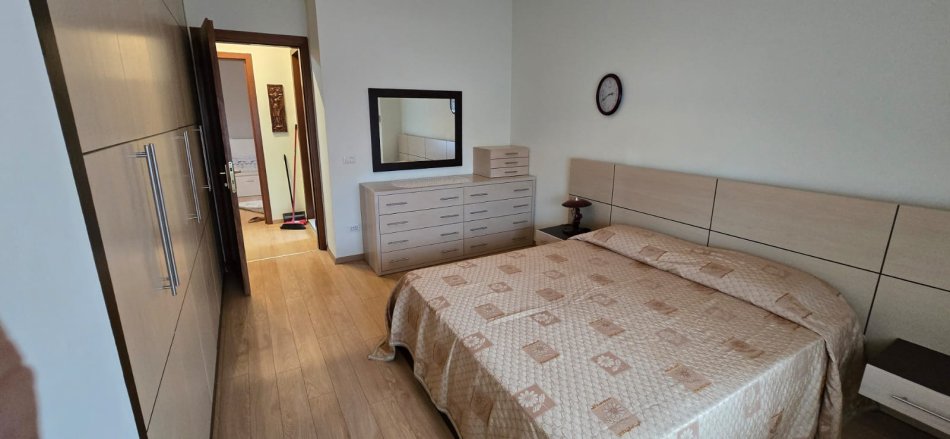 JEPET ME QERA APARTAMENT 2+1+2 NE QENDER, PAZARI I RI