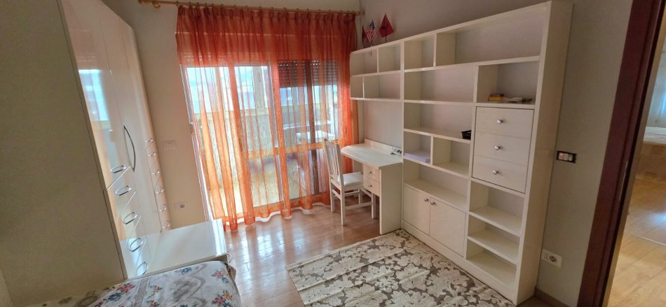 JEPET ME QERA APARTAMENT 2+1+2 NE QENDER, PAZARI I RI