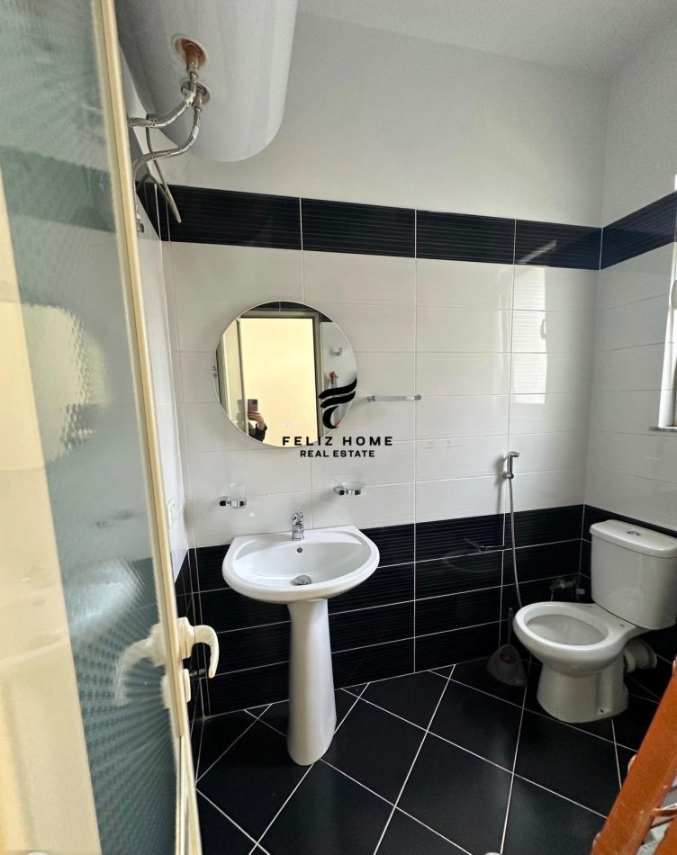Tirane, jepet me qera apartament 1+1+Ballkon Kati 2, 70 m² 500 € (RRUGA JORDAN MISJA)