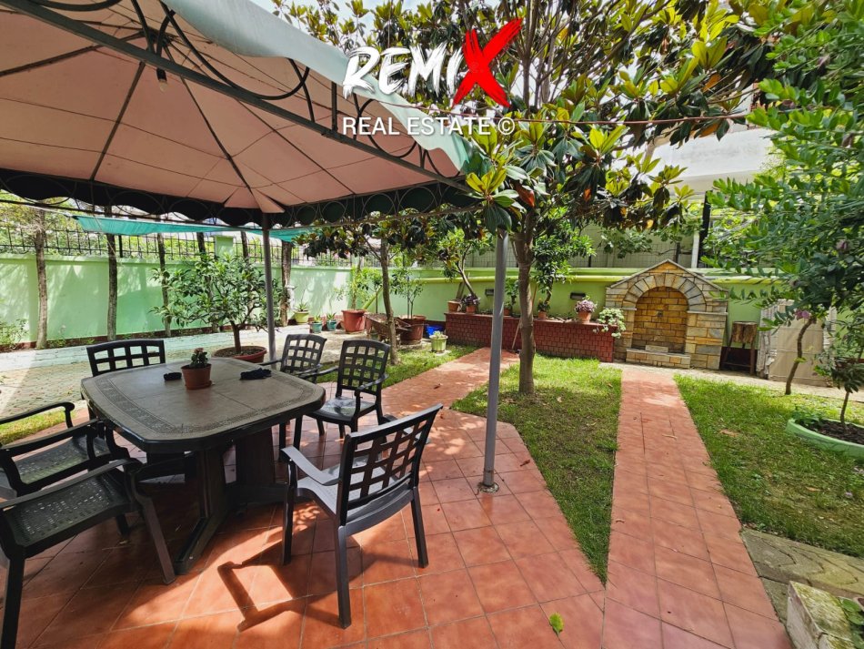 Durres, jepet me qera shtepi 3+1+Aneks+Ballkon Kati 1, 300 m² 450 € 