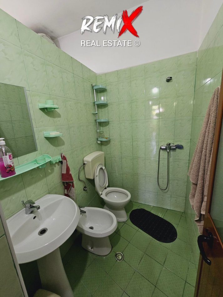 Durres, jepet me qera shtepi 3+1+Aneks+Ballkon Kati 1, 300 m² 450 € 