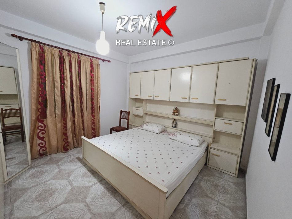 Durres, jepet me qera shtepi 3+1+Aneks+Ballkon Kati 1, 300 m² 450 € 