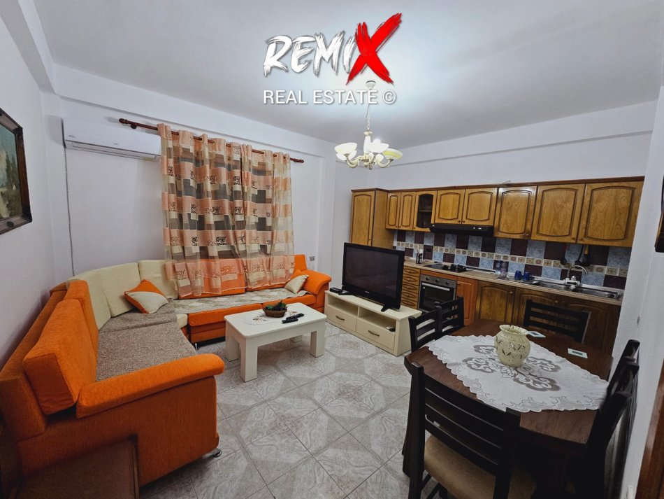 Durres, jepet me qera shtepi 3+1+Aneks+Ballkon Kati 1, 300 m² 450 € 