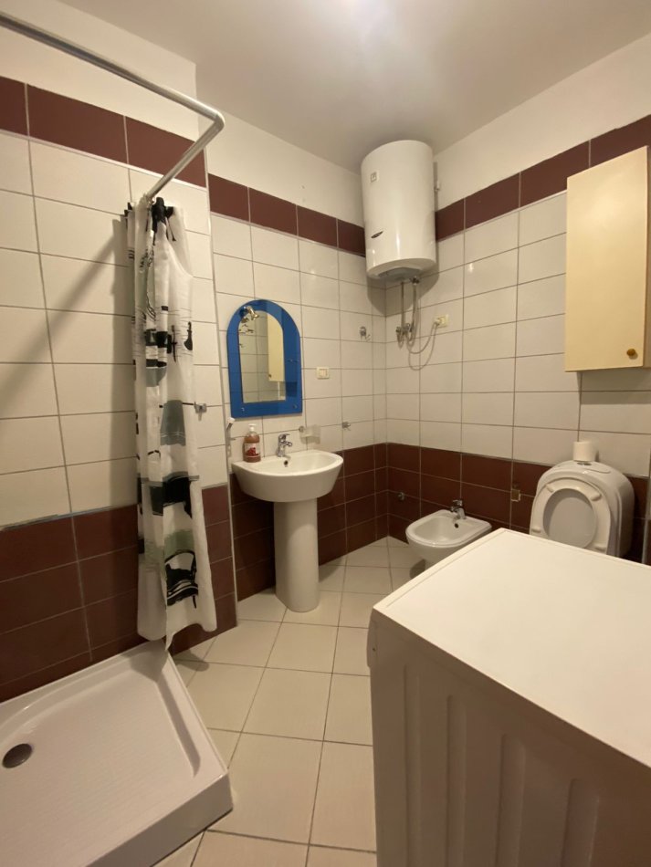 Tirane, Shitet Apartament 1+1+Ballkon Kati 3 (Misto Mame)