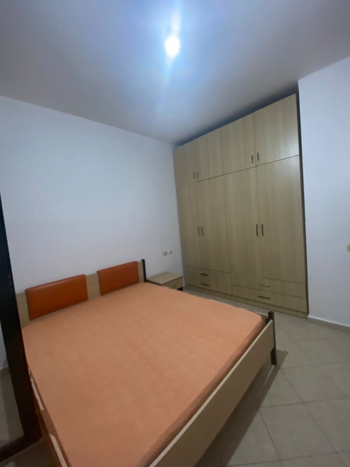Tirane, Shitet Apartament 1+1+Ballkon Kati 3 (Misto Mame)
