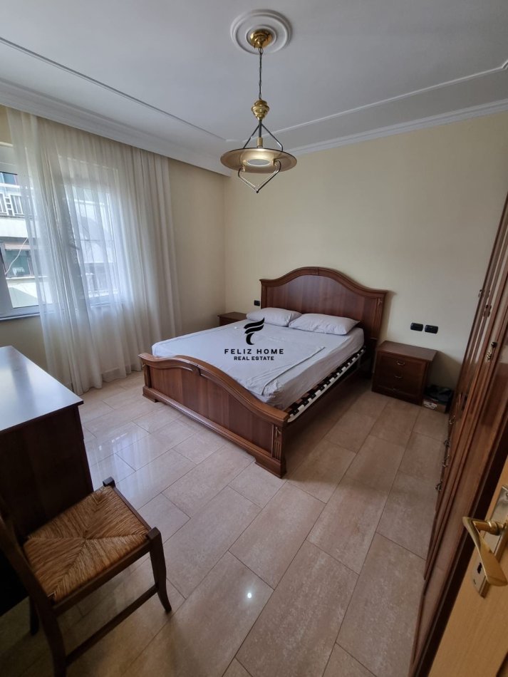 Tirane, jepet me qera apartament 1+1+Ballkon Kati 6, 65 m² 600 € (BLLOKU)