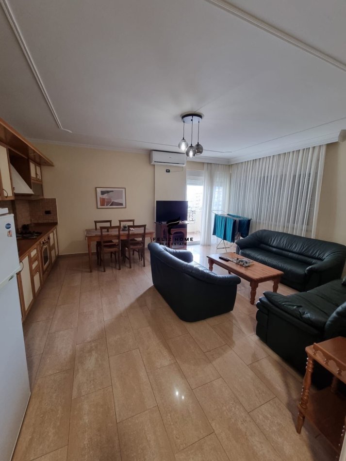 Tirane, jepet me qera apartament 1+1+Ballkon Kati 6, 65 m² 600 € (BLLOKU)