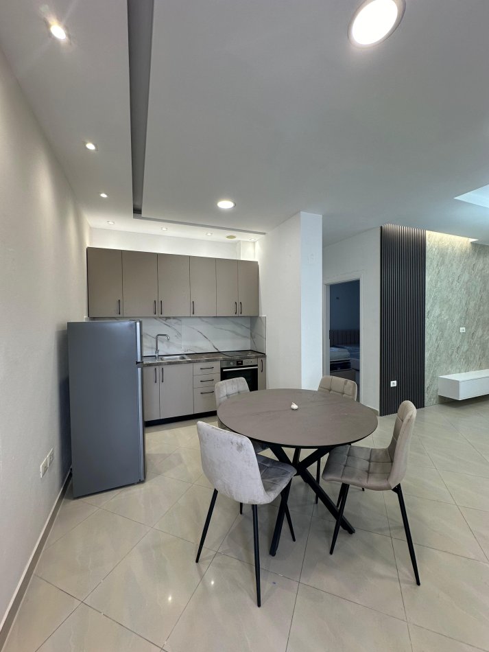 Tirane, jepet me qera apartament 1+1+Ballkon Kati 2, 70 m² 500 € (Jordan Misja)