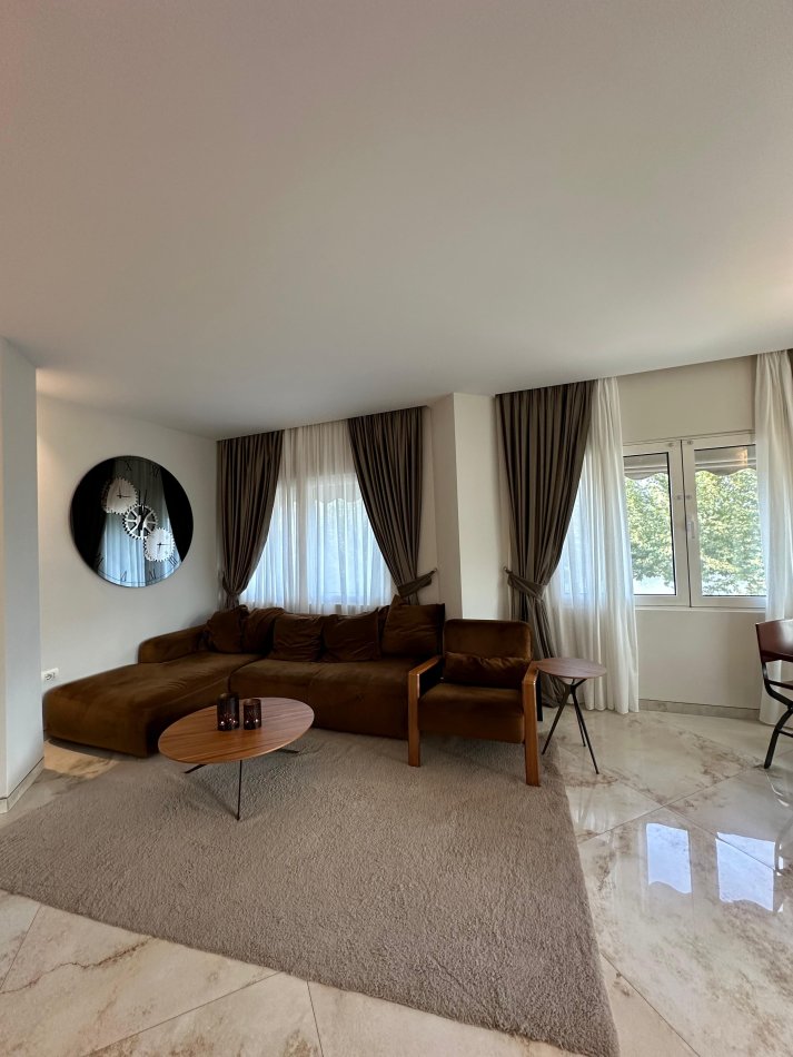 Tirane, shitet apartament 2+1 Kati 1, 117 m² 280.000 € (Liqeni i Thate)