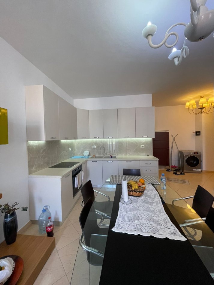 Tirane, shitet apartament 2+1 Kati 4, 102 m² 150.000 € (DIN BOSKO)