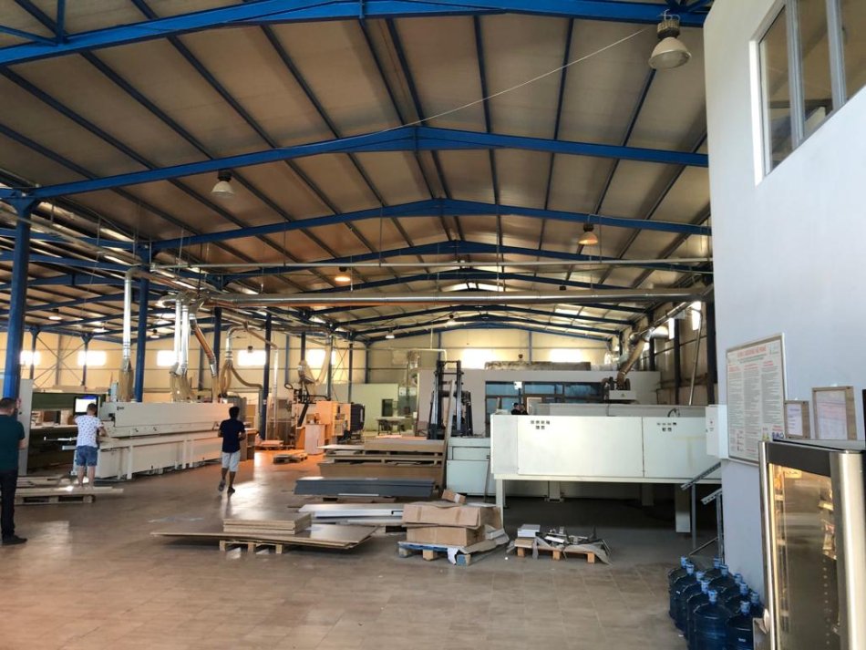 Tirane, jepet me qera magazine Kati 0, 2.600 m² 7.000 € (Autostrada Tirane~Durres)