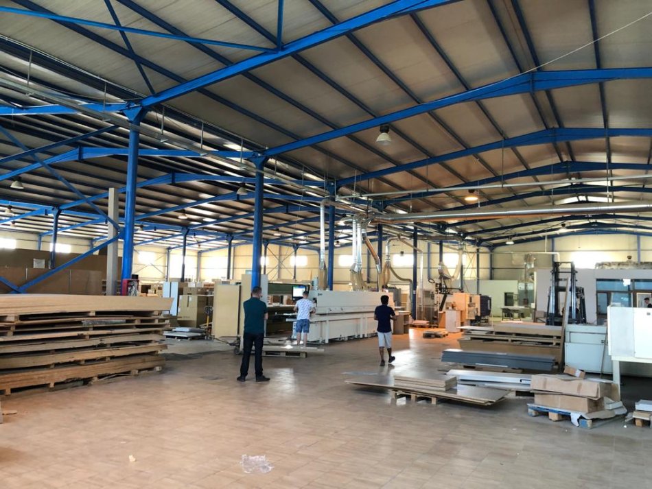 Tirane, jepet me qera magazine Kati 0, 2.600 m² 7.000 € (Autostrada Tirane~Durres)