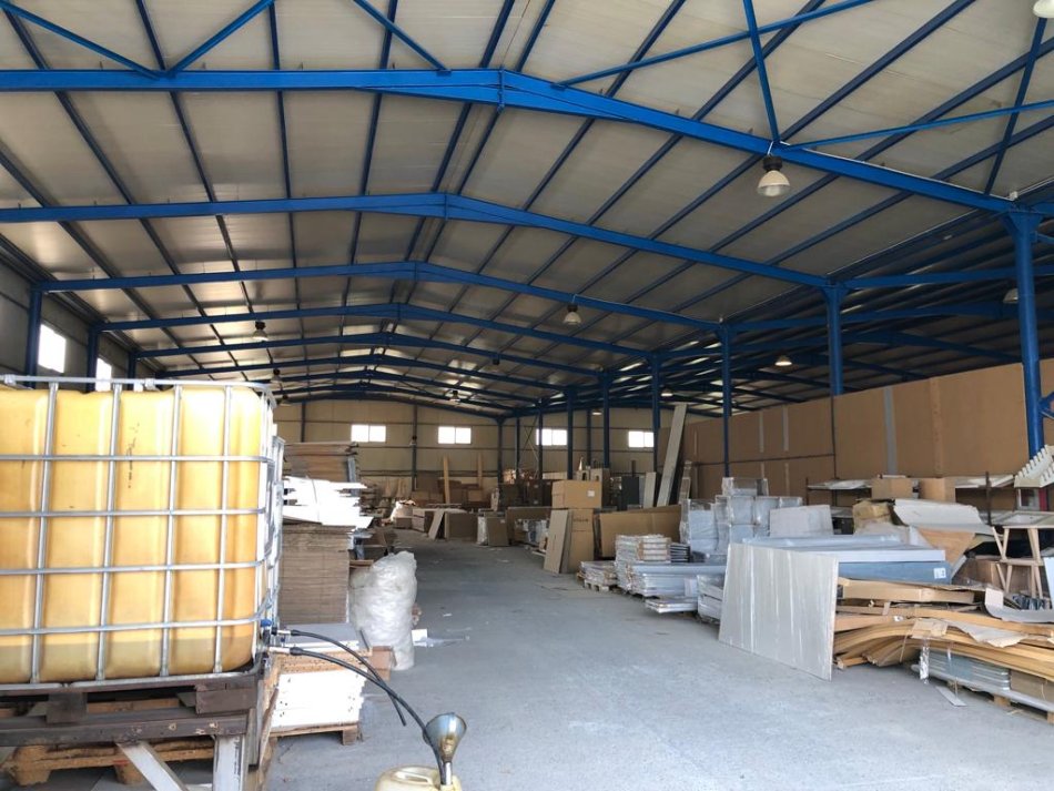 Tirane, jepet me qera magazine Kati 0, 2.600 m² 7.000 € (Autostrada Tirane~Durres)