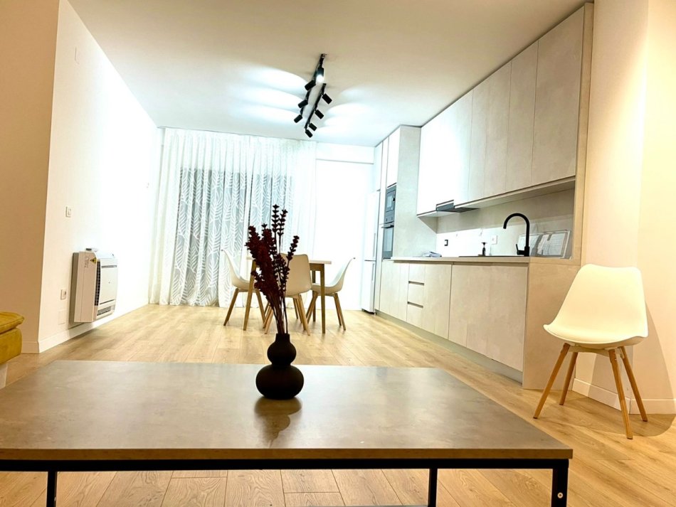 Tirane, shitet apartament 2+1 Kati 2, 139 m² 250.000 € (Kopshti Botanik)