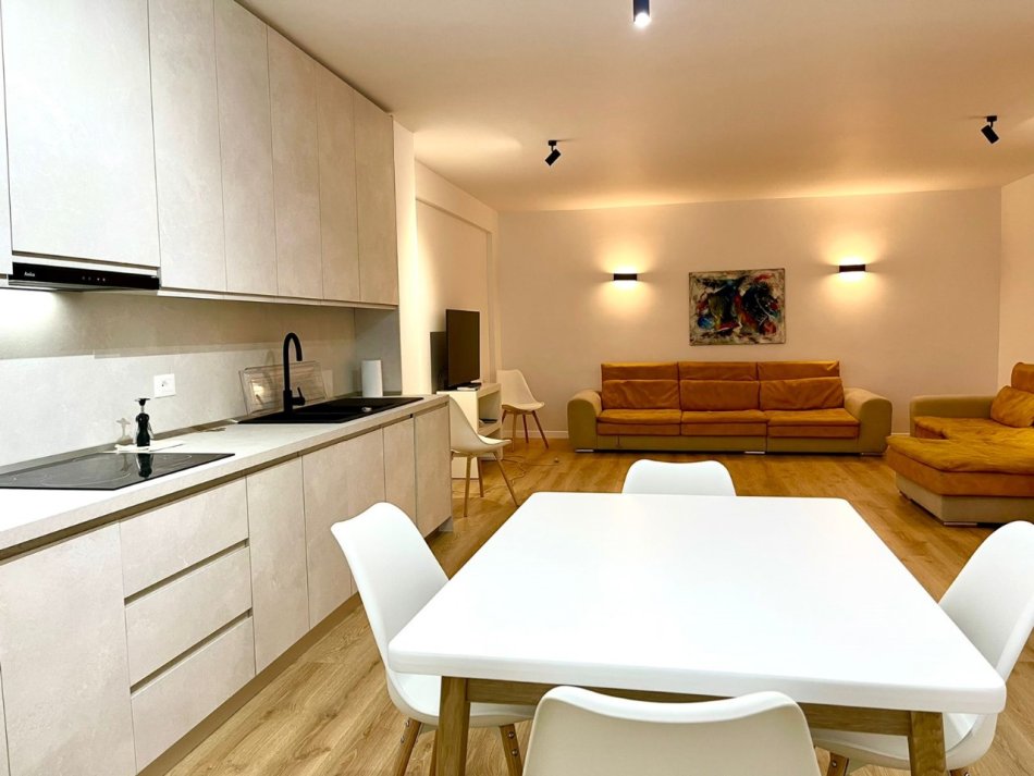 Tirane, shitet apartament 2+1 Kati 2, 139 m² 250.000 € (Kopshti Botanik)