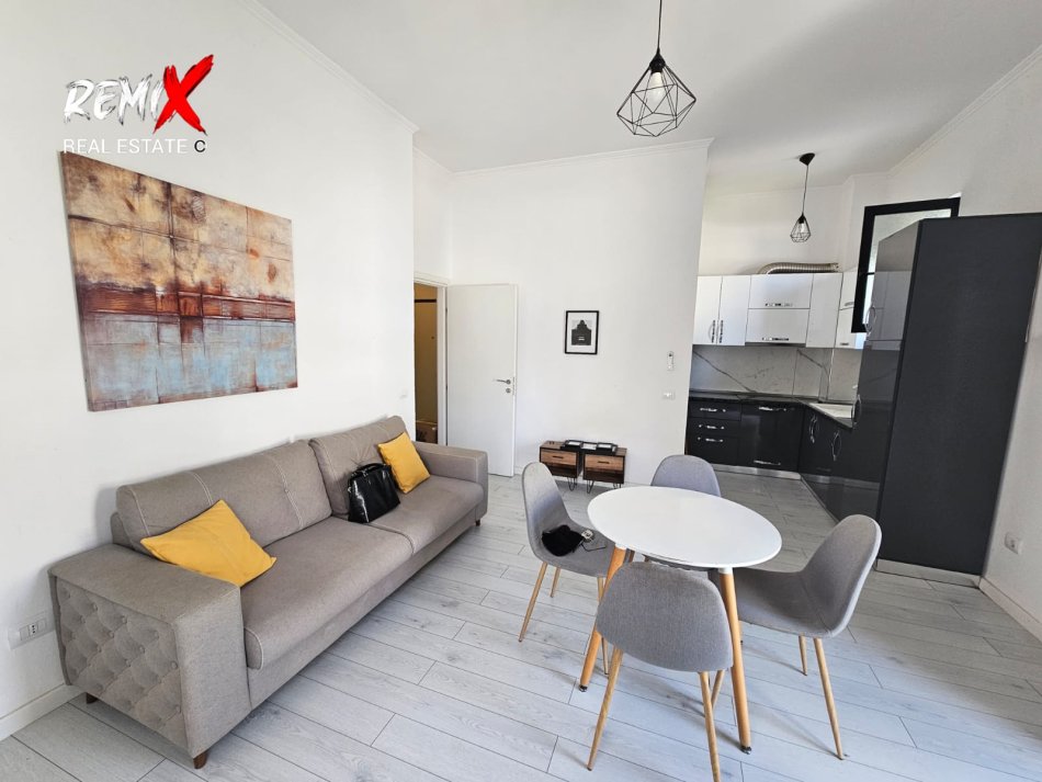 Durres, jepet me qera apartament 1+1+Aneks+Ballkon Kati 2, 55 m² 400 € 