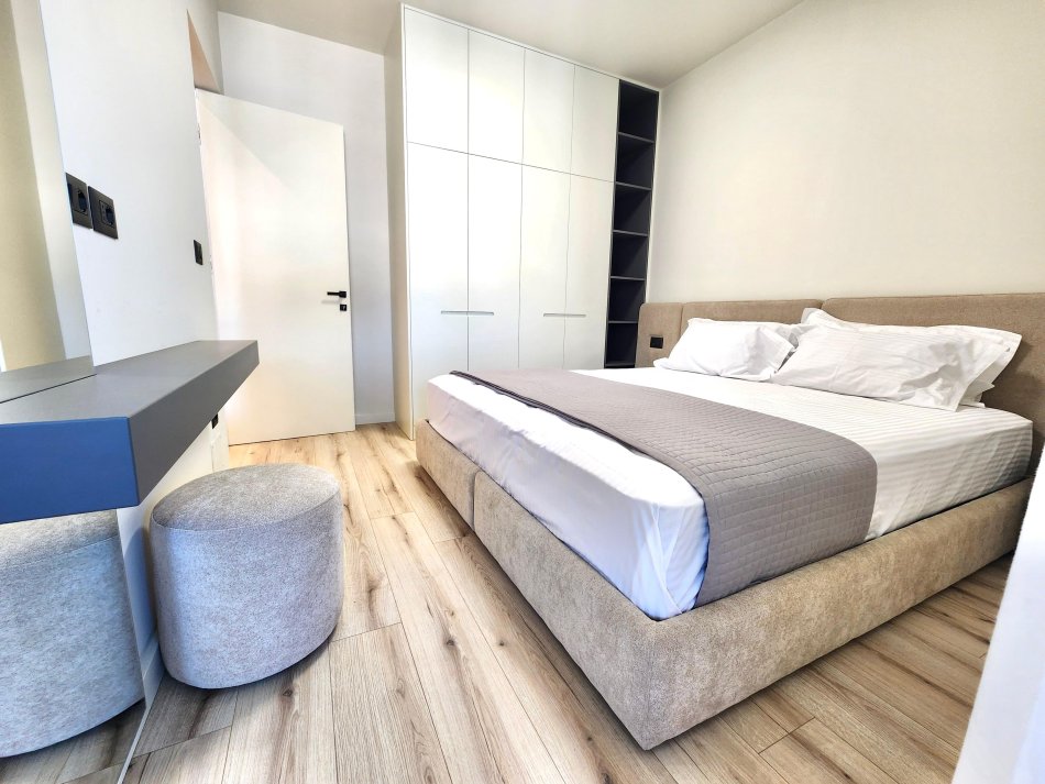 🤩Brand New: 1+1 Modern 📍 Komuna e Parisit - Pranë Kika 1 | 💯% i Ri, Harmoni ne ngjyra & mobilim (( 800€/muaj ))