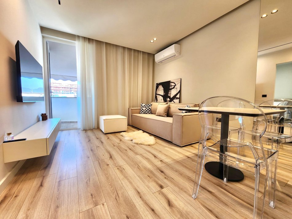 🤩Brand New: 1+1 Modern 📍 Komuna e Parisit - Pranë Kika 1 | 💯% i Ri, Harmoni ne ngjyra & mobilim (( 800€/muaj ))