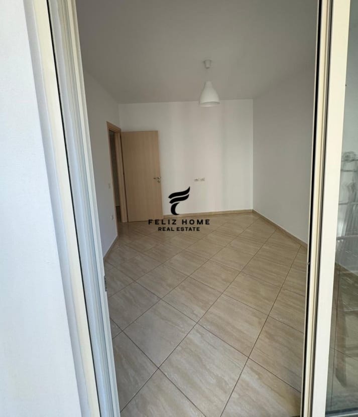 Tirane, jepet me qera zyre Kati 1, 120 m² 450 € (ASTIR)