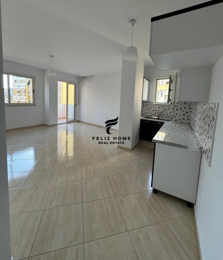Tirane, jepet me qera zyre Kati 1, 120 m² 450 € (ASTIR)