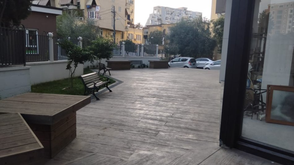 Tirane, jepet me qera ambjent biznesi Kati 0, 211 m² 870 € (rruga e kavajes)