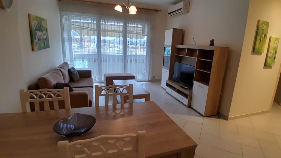 Tirane, Apartament 2+1 per qira Rruga Kavajes