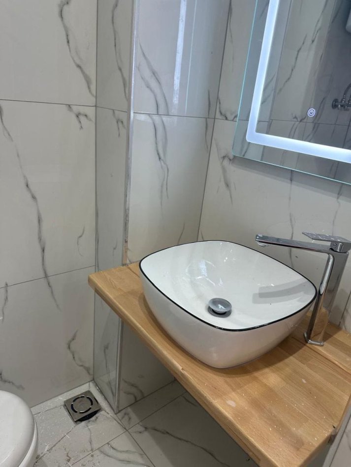 Tirane, jepet me qera dyqan Kati 0, 40 m² 400 € (21 dhjetori)