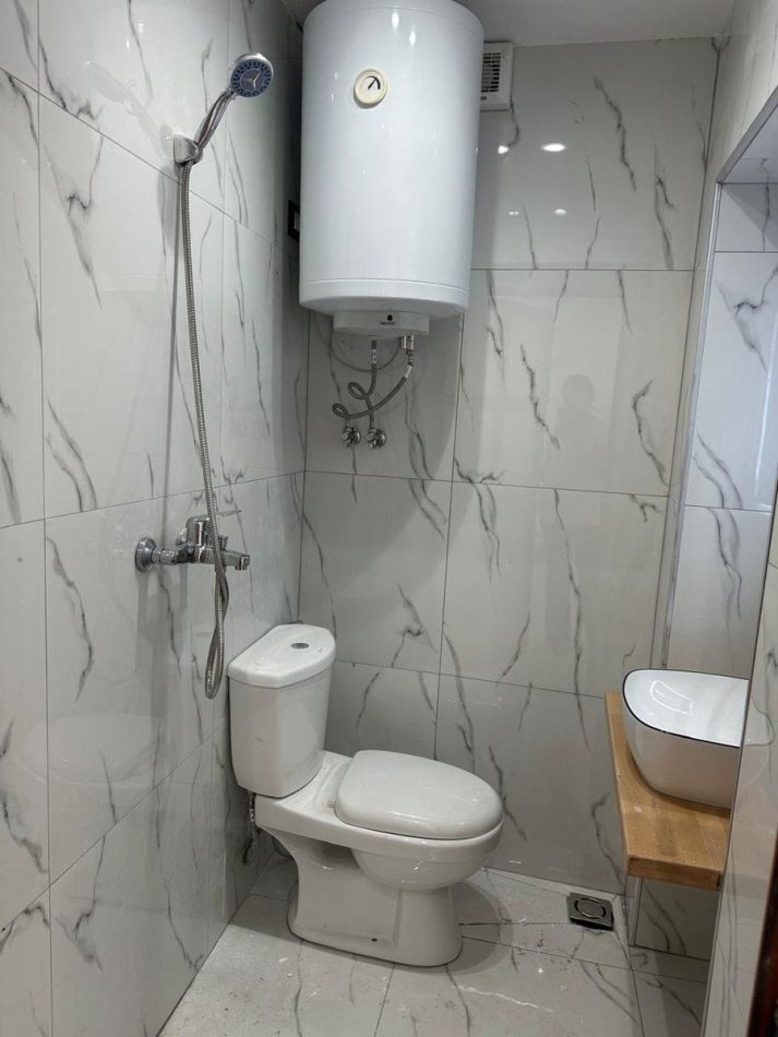 Tirane, jepet me qera dyqan Kati 0, 40 m² 400 € (21 dhjetori)
