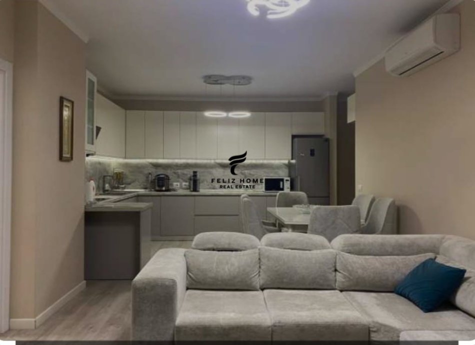 Tirane, jepet me qera apartament 1+1 Kati 3, 60 m² 500 € (XHAMLLIKU)